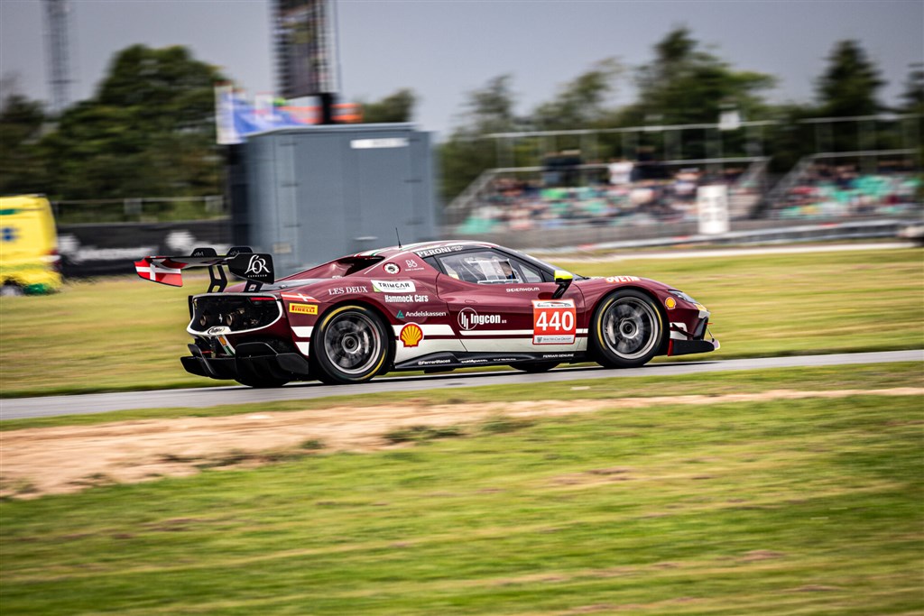Søren Bidstrup og den flotte Ferrari 296 Challenge er tilbage i klassen.
(Foto: Special Saloon Car)